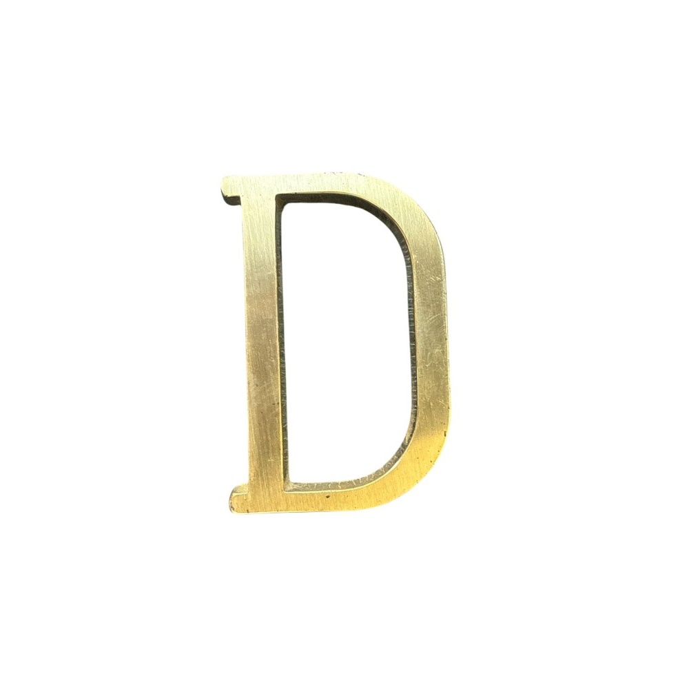 Letra D 3 cms  Bronce  Satinado