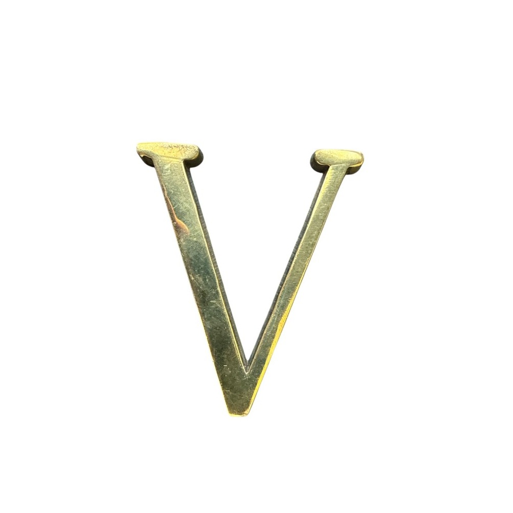 Letra V 10 cms  Bronce  Pulido