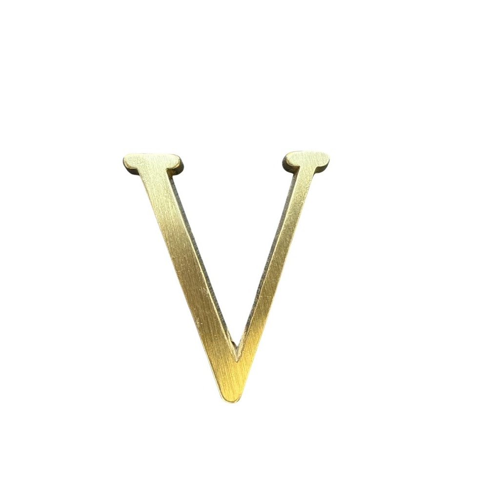 Letra V 3 cms  Bronce  Satinado